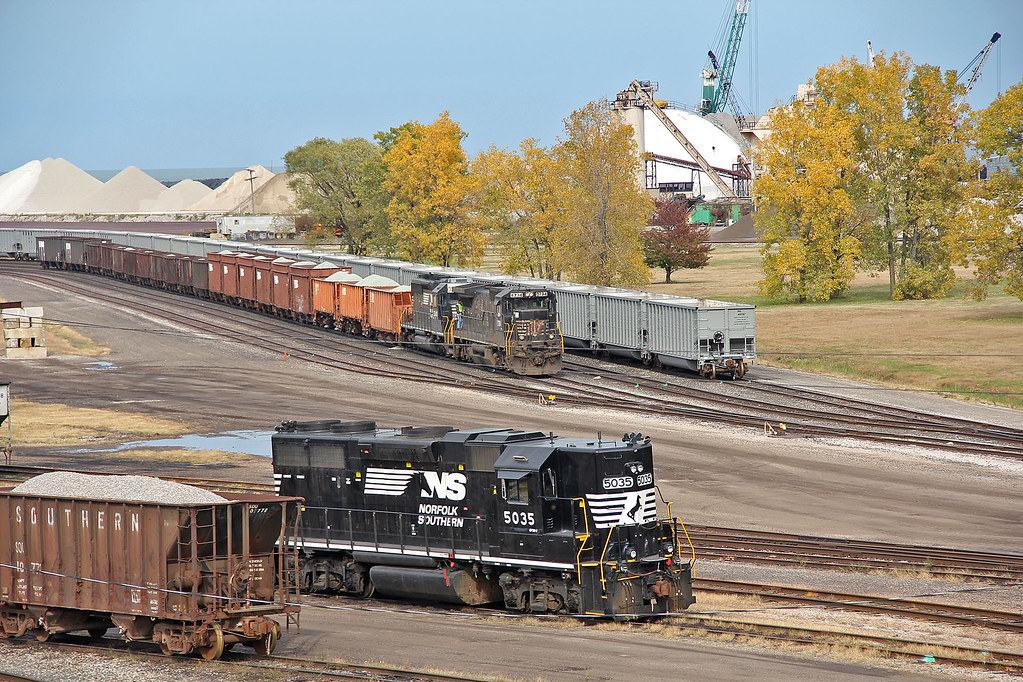Ashtabula Harbor Image made in the yard at Ashtabula Harbo… Flickr