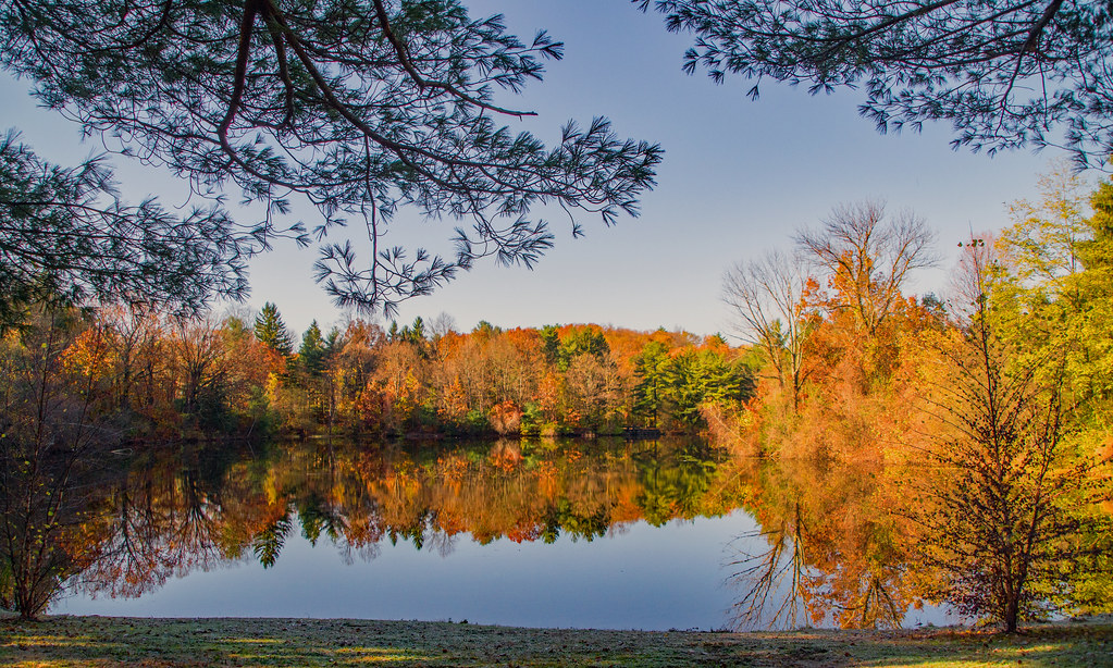 Melody Lake_8435 Fall Colors at Melody Lake in West Milfor… Flickr