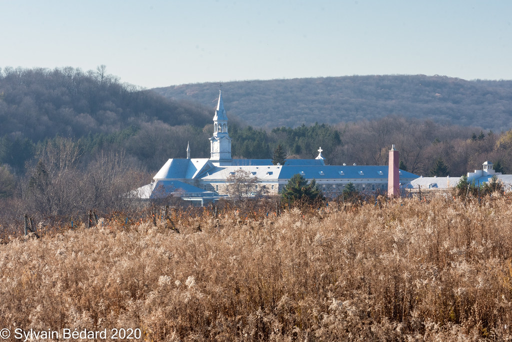 Abbaye d'Oka Si vous arrivez sur le rang saintIsidore par… Flickr