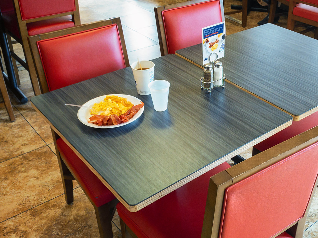 Breakfast at Holiday Inn Express and Suites Barstow Ca… Flickr