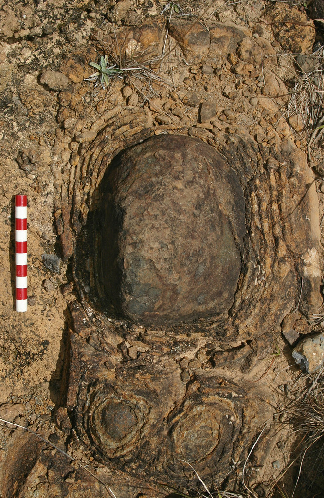 Onion skin weathering Deeply weathered lava at the upper e… Flickr