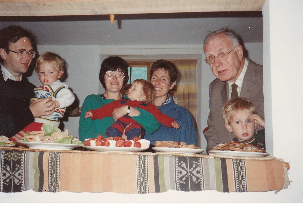 Oma100_Bronheulwen Aug 1988 Derek Chambers Flickr