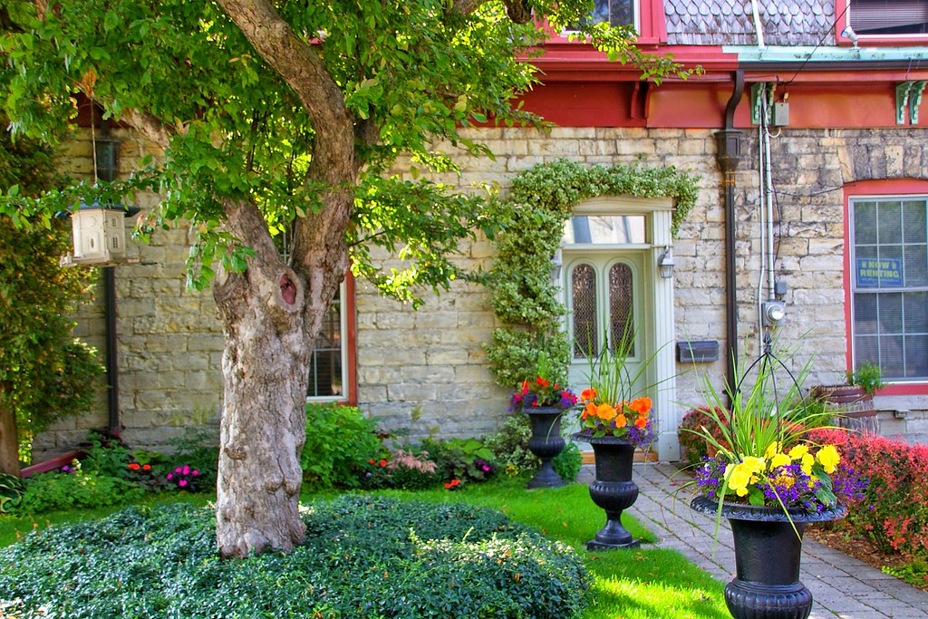 Kingston Ontario Canada Interesting portico to a Stone… Flickr