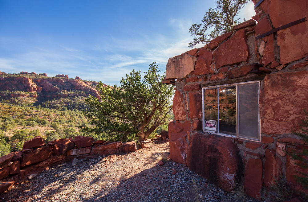 Abandoned Cave House in Arizona Abandoned House in the sid… Flickr