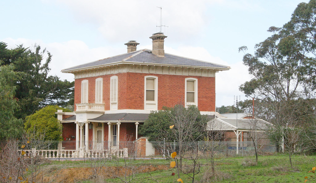 Castlemaine, Ray St, 60. 'Ferndale Manor' Geoff Winkler Flickr
