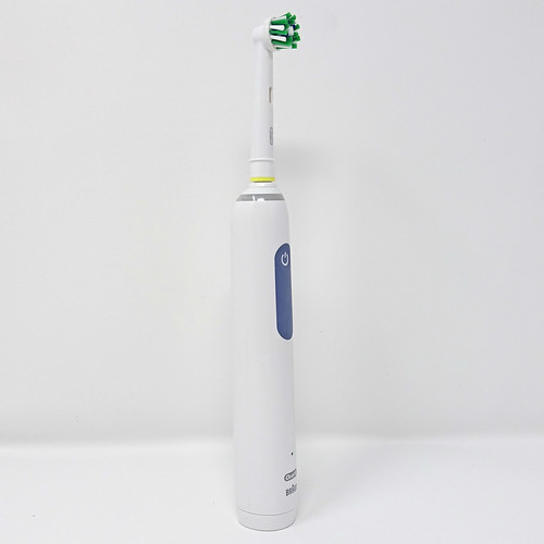 OralB Smart 1500 Electric Toothbrush Handson image of th… Flickr