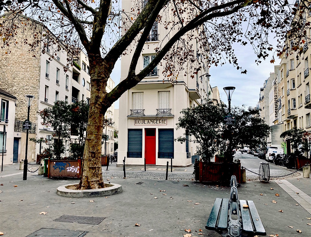in front of the bus stop Paris rue Raymond Losserand 14… Flickr