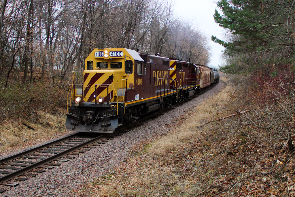CAT Leader at Chanhassen CP 687 went by the Saint Paul Rai… Flickr