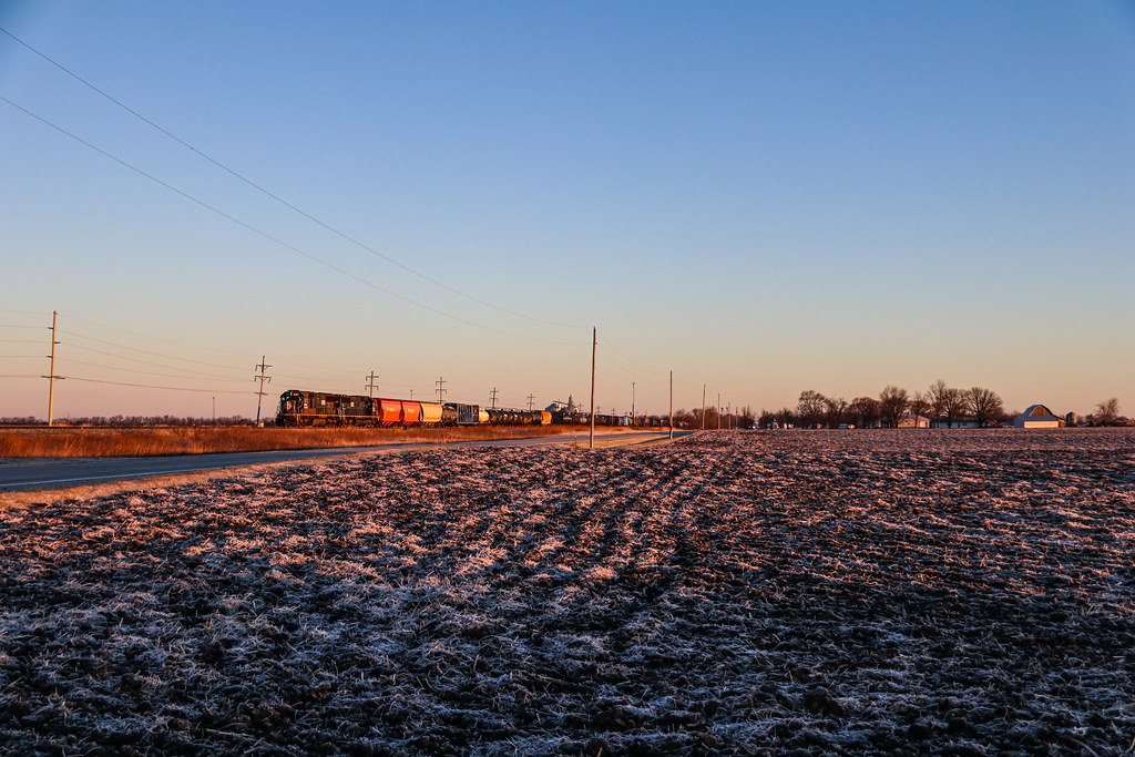 Buckley CN A408 near Buckley, Illinois on a frosty morning… Flickr