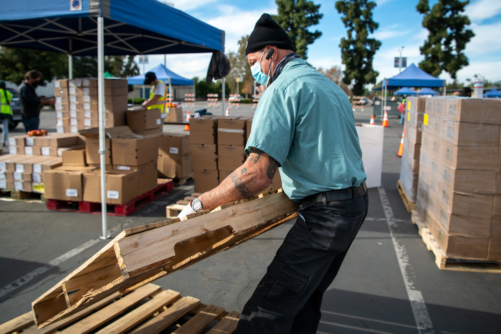 Food DistributionGlendora L.A. Regional Food Bank driver … Flickr