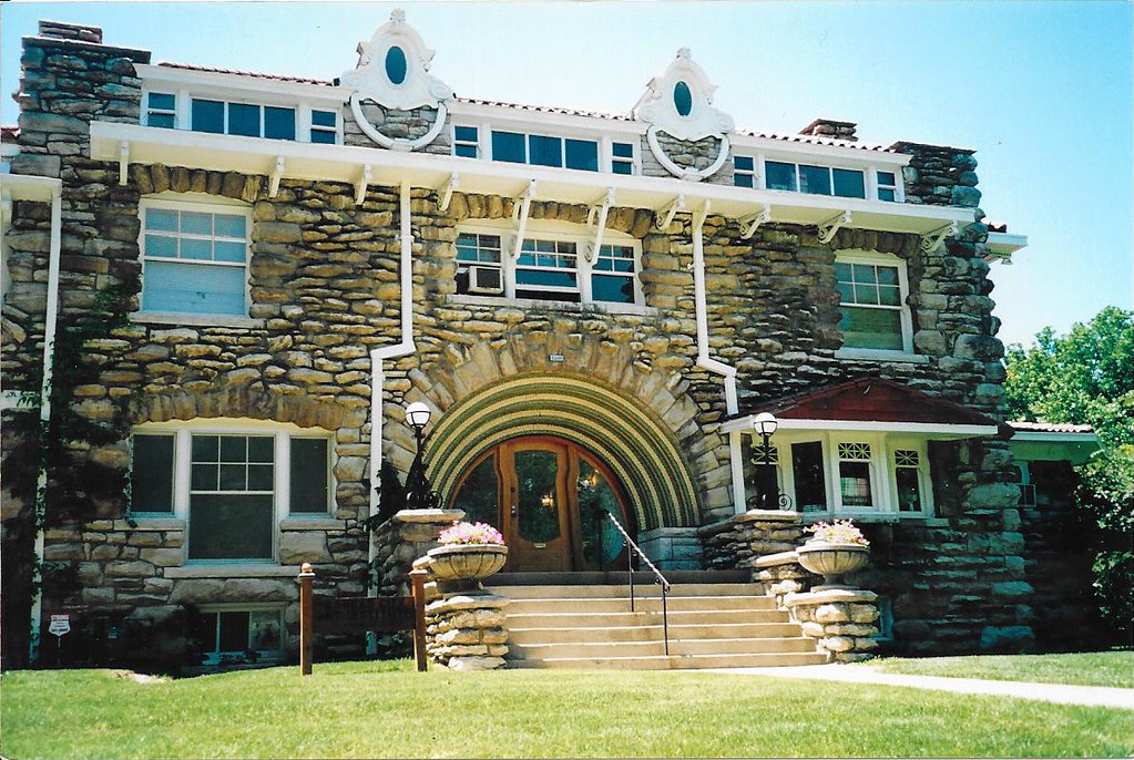 4340 Oak, KC MO, "Mineral Hall" (1903) Residence designed … Flickr