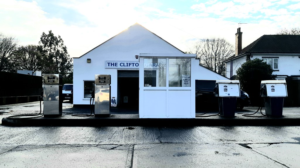 IndependentThe Clifton Garage, Thorne Road, Edenthorpe nr… Flickr
