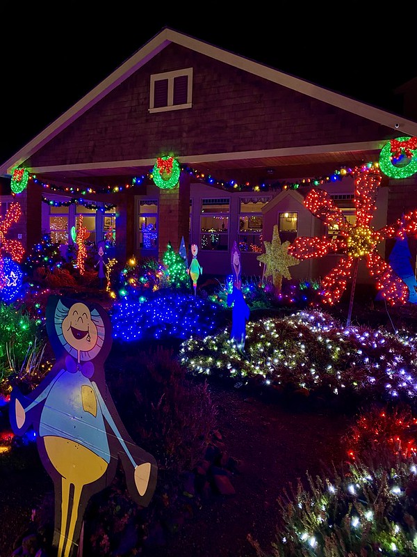 The Oregon Garden Resort (and Christmas in the Garden) are the perfect