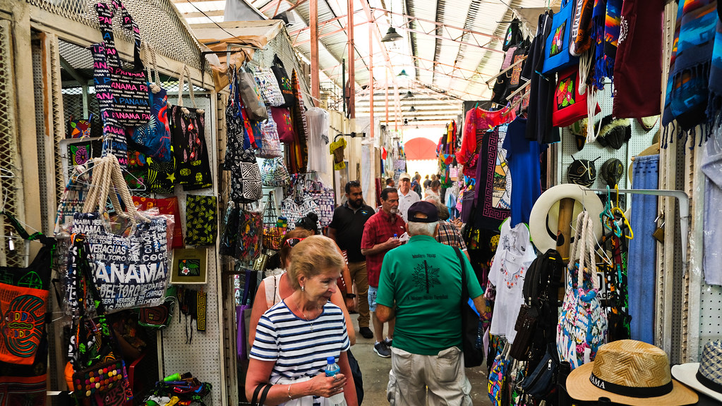 DSCF7163e Kuna tribal market Larry Pennington Flickr