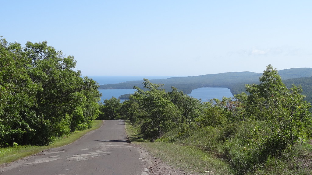 Descending on Brockway Mountain Road Descending on Brockwa… Flickr