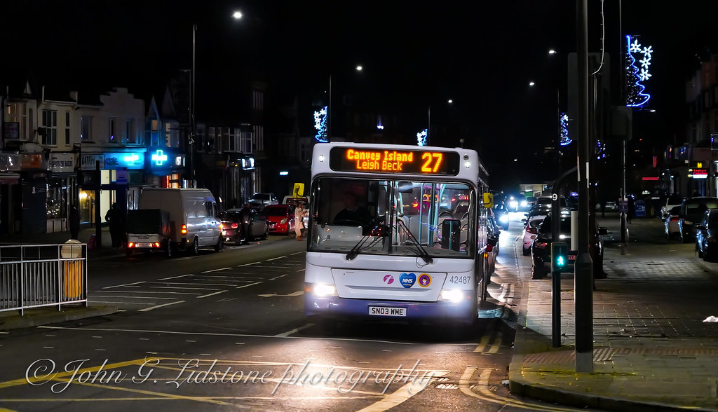 With Christmas lights around, First Essex (Hadleigh) last … Flickr