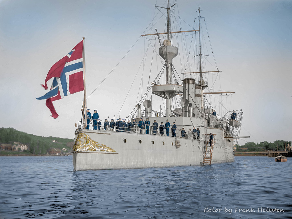 HNoMS Eidsvold (1905) Morning colours ceremony on the Roya… Flickr