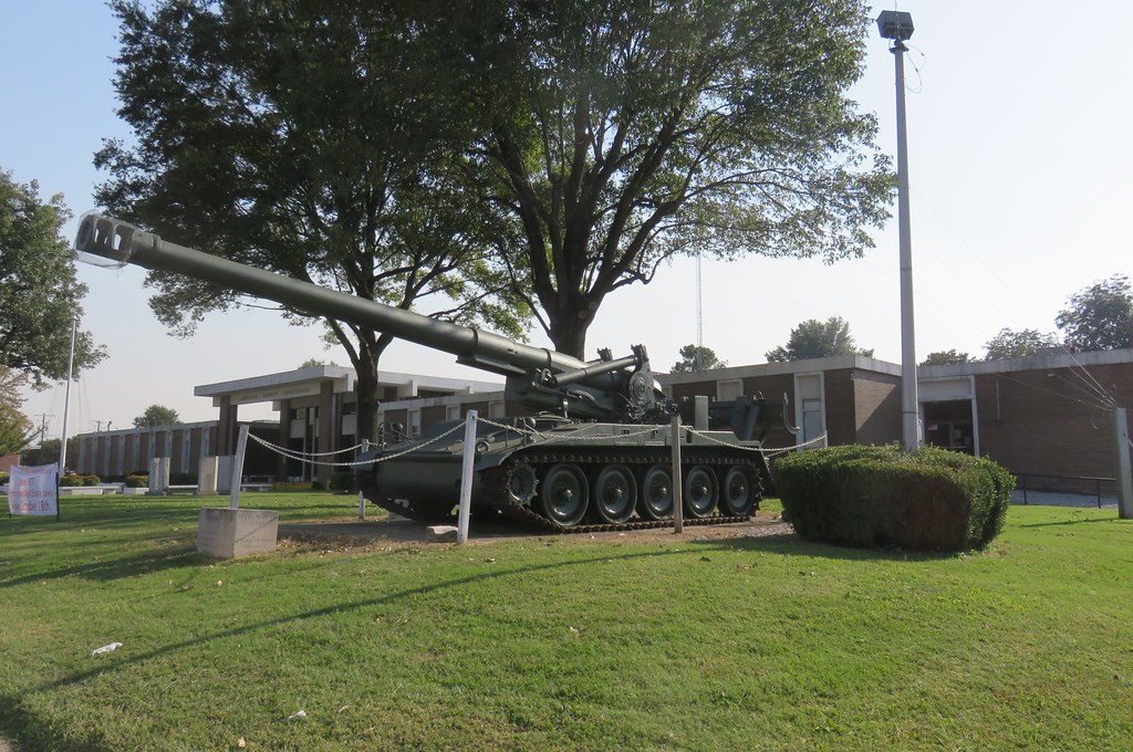 Lawrence County Courthouse and Tank Memorial (Walnut Ridge… Flickr