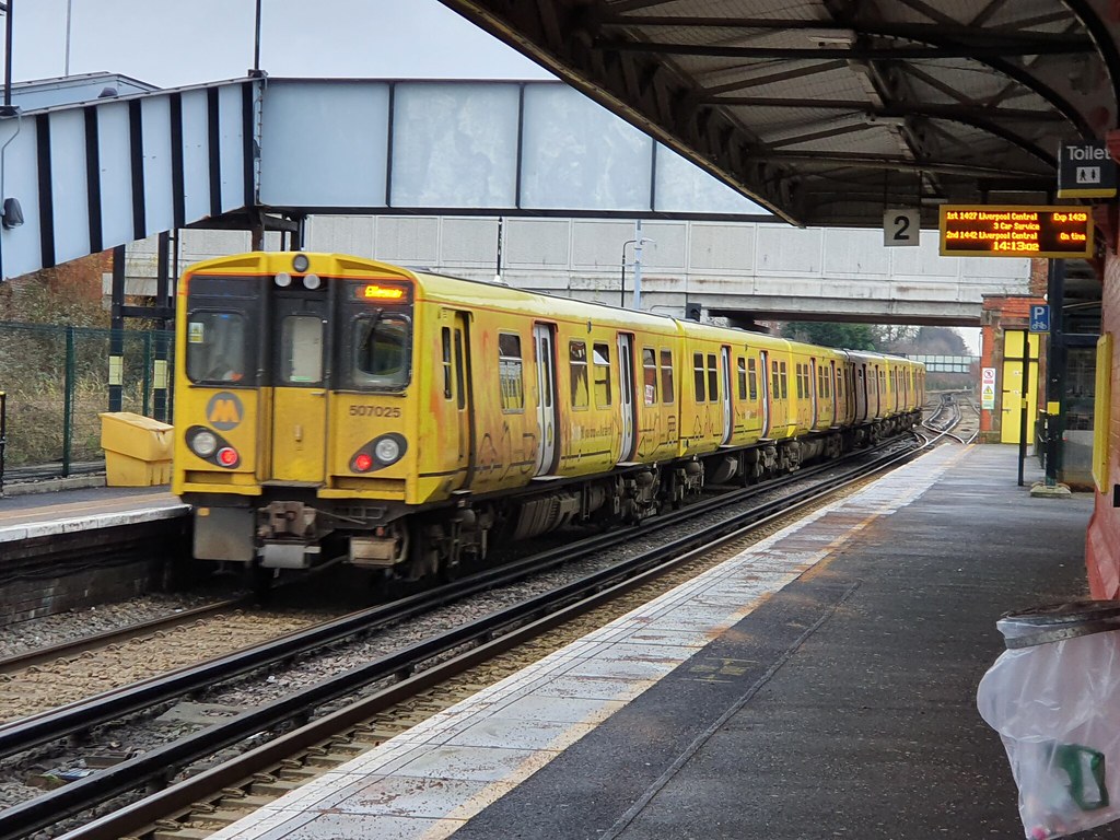 Merseyrail 507025/507005 Rock Ferry 04/01/21 507025 + 50… Flickr