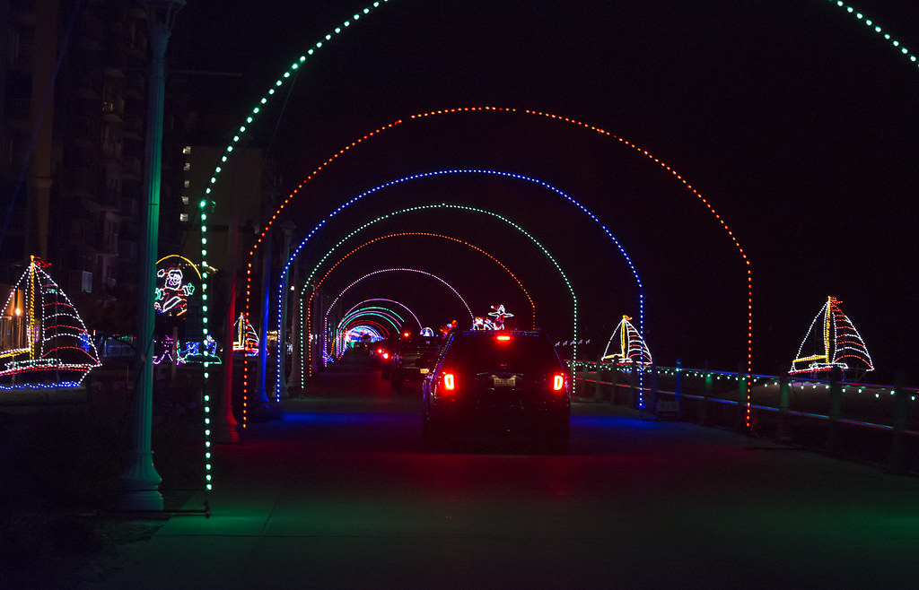 Winter sights in Virginia Beach Holiday lights and the par… Flickr