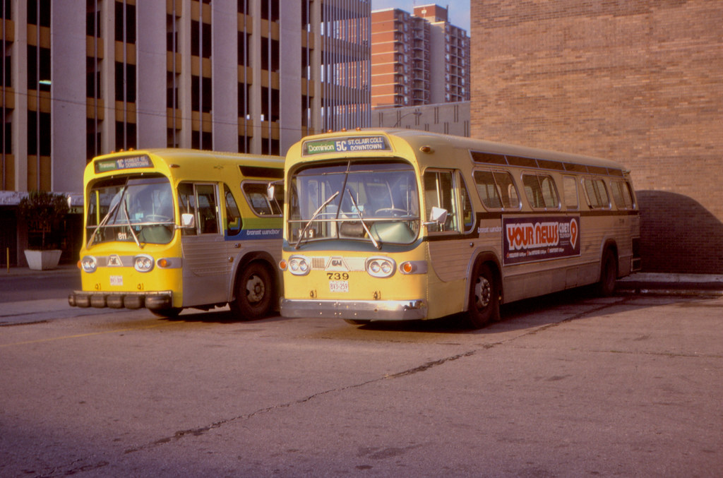 07426 Transit Windsor 811 and 739 Windsor, Bus Termina… Flickr