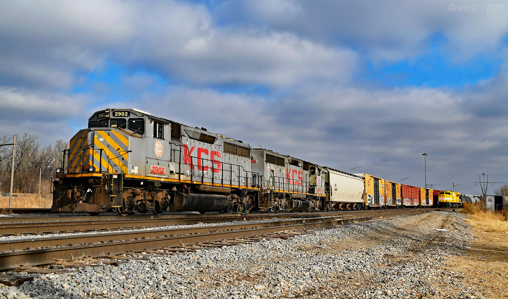 KCS Yard Job in Kansas City, MO A pair of ExCN GP402LW's… Flickr