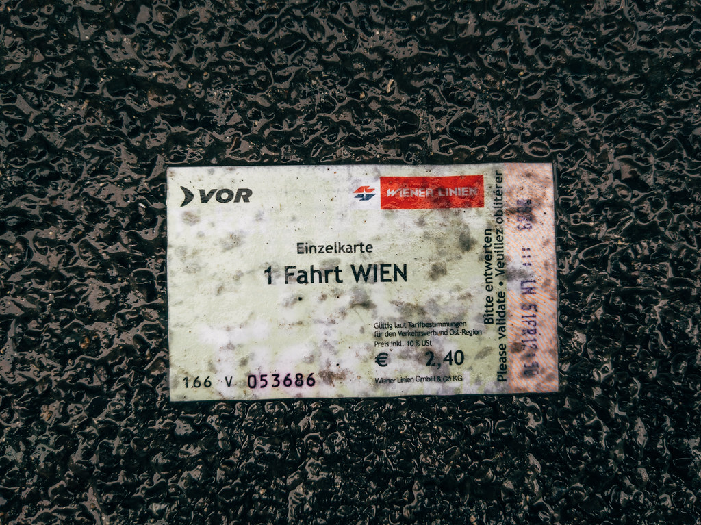 1 Fahrt WIEN Ticket der Wiener Linien auf nassem Asphalt Flickr