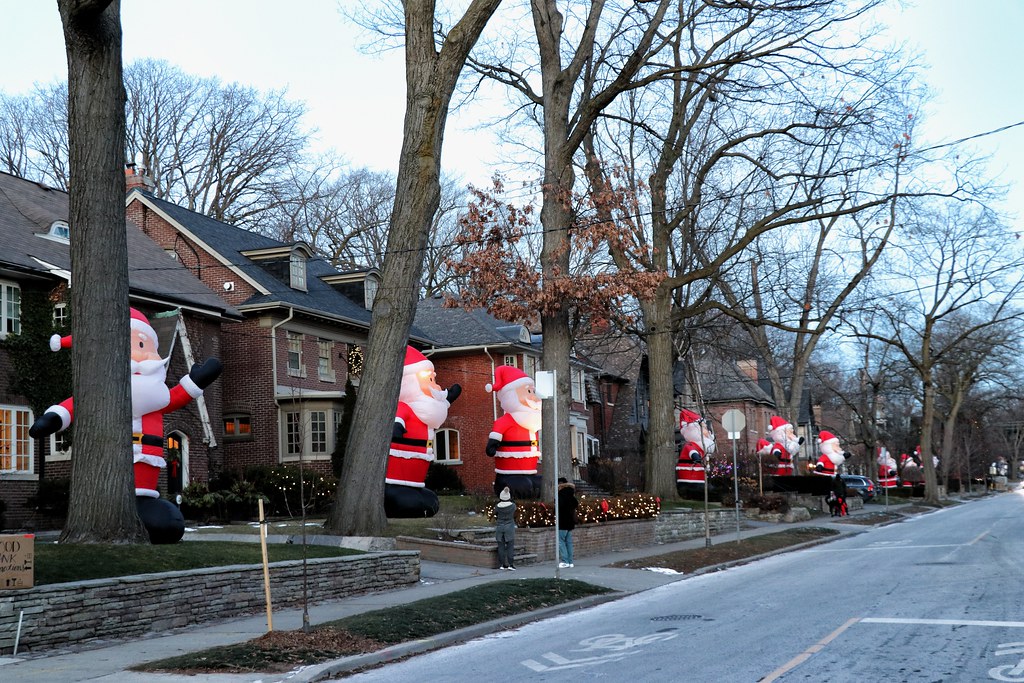 Inglewood Santas IMG_9726a Denis Orban Flickr