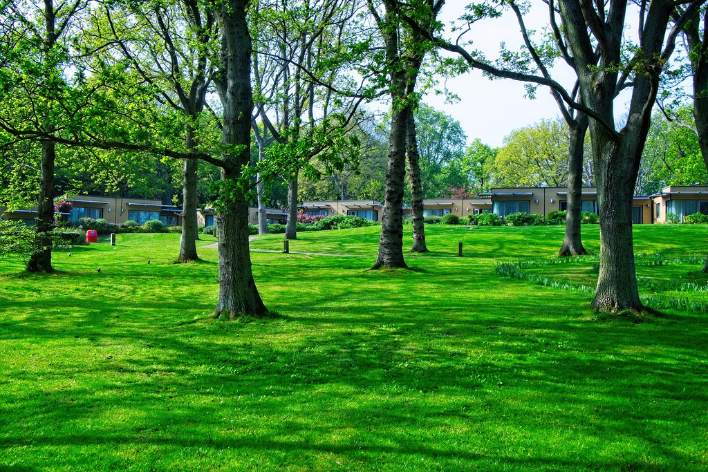 Gunton Hall The chalet area of the Gunton Hall Estate, Low… Flickr