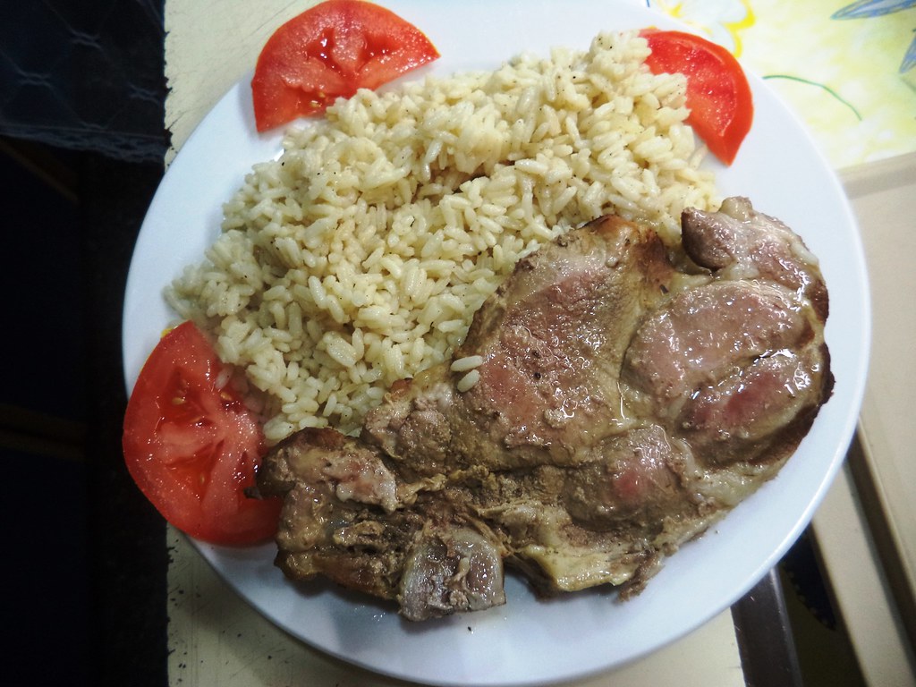 Xoirino me Pilafi Μαγειρευτα φαγητα Αμπελοκηποι Ζωγραφου σ… Flickr