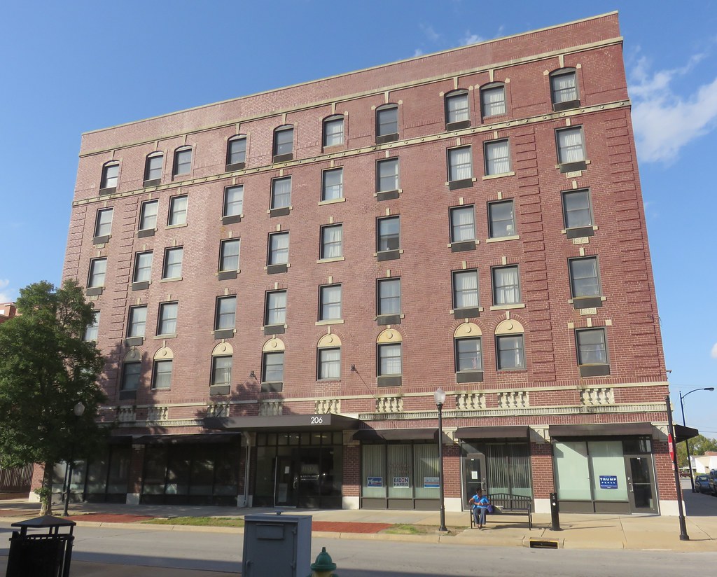 Hotel Dale (Coffeyville, Kansas) Built in 1924, this old h… Flickr