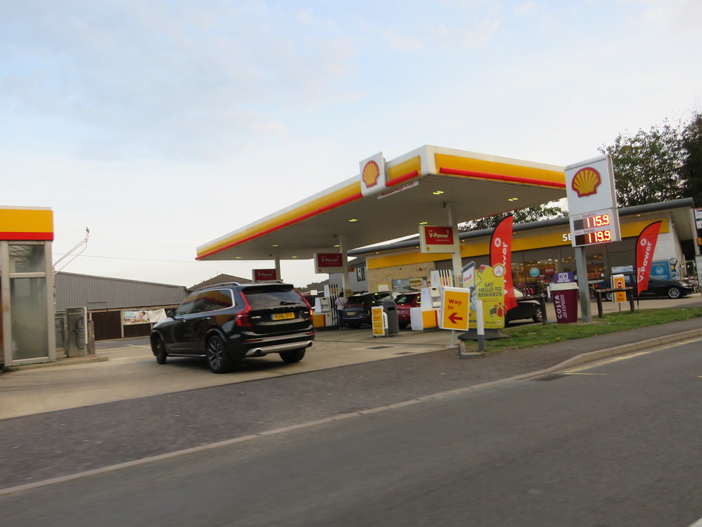 Shell Portsmouth Road, Peasmarsh, Surrey 2 This was a To… Flickr