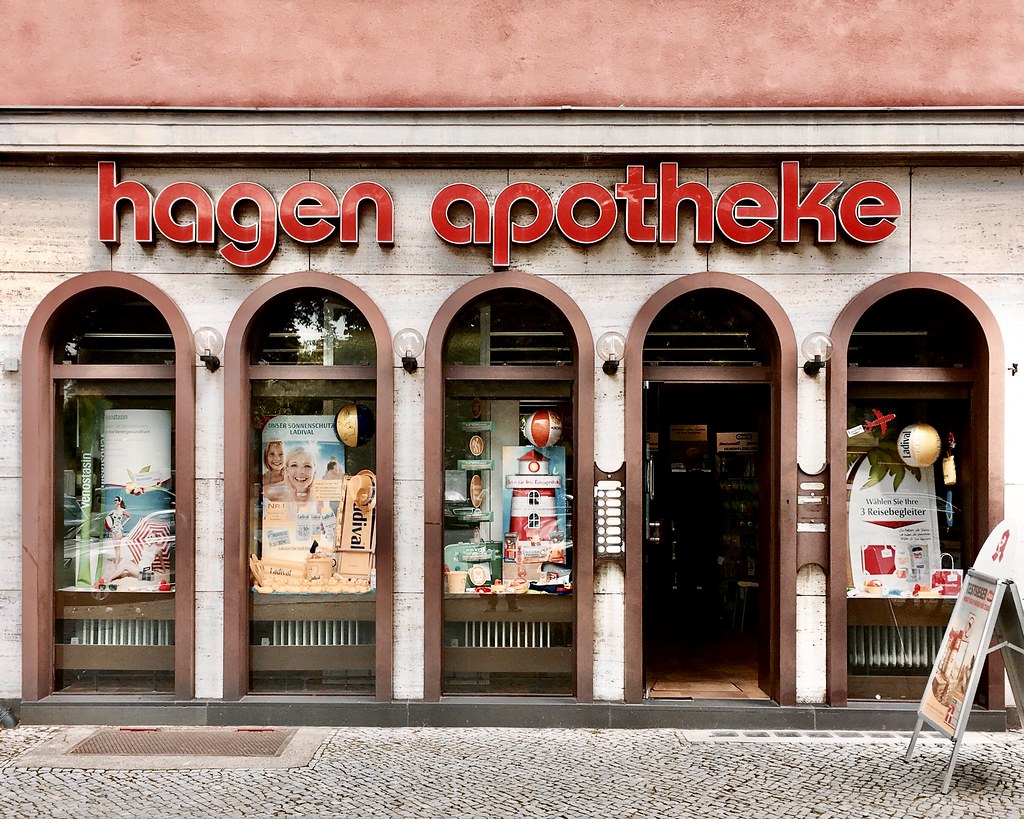 hagen apotheke Berlin Schmargendorf, Juli 2017. monsieur ADRIEN