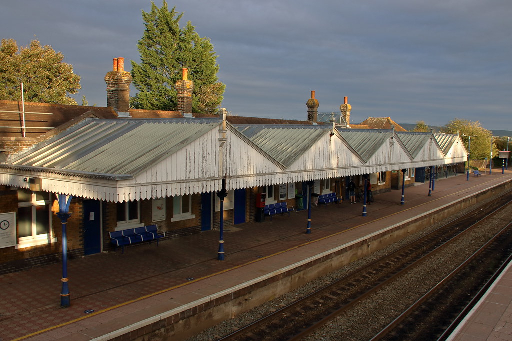 STOKE MANDEVILLE (4) Overview of Stoke Mandeville station … Flickr