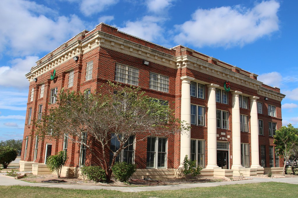 Kenedy County Courthouse (Sarita, Texas) Historic Kenedy C… Flickr