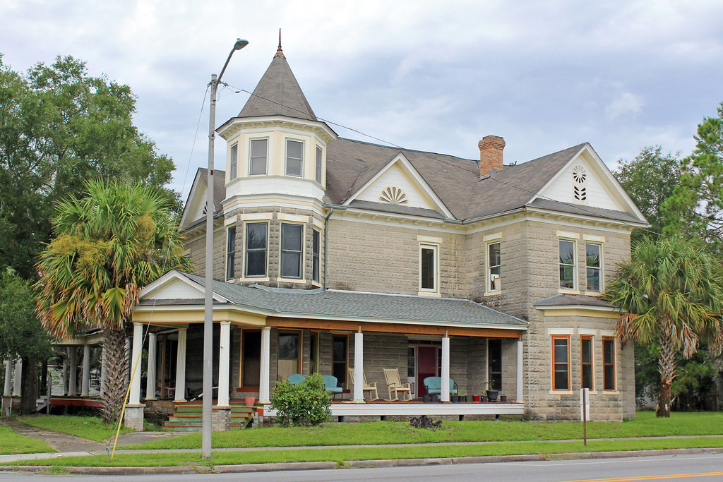 Victorian House, Perry Masonry Queen Anne style house is a… Flickr