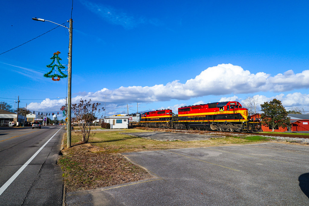 Wiggins KCS Job 16 brings it down to 10 mph as it rolls th… Flickr