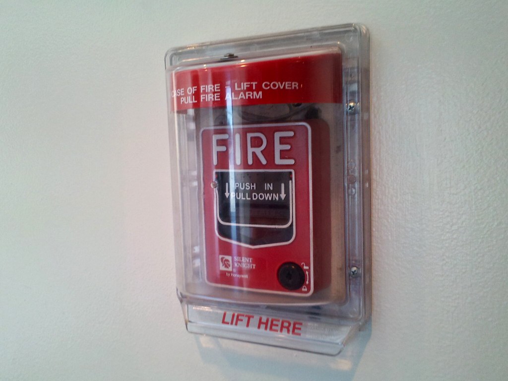 Fire alarm pull station at the Lincoln Memorial FireLite … Flickr