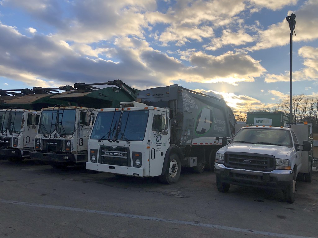 Flickriver Most interesting photos from McNeilus Garbage Trucks pool