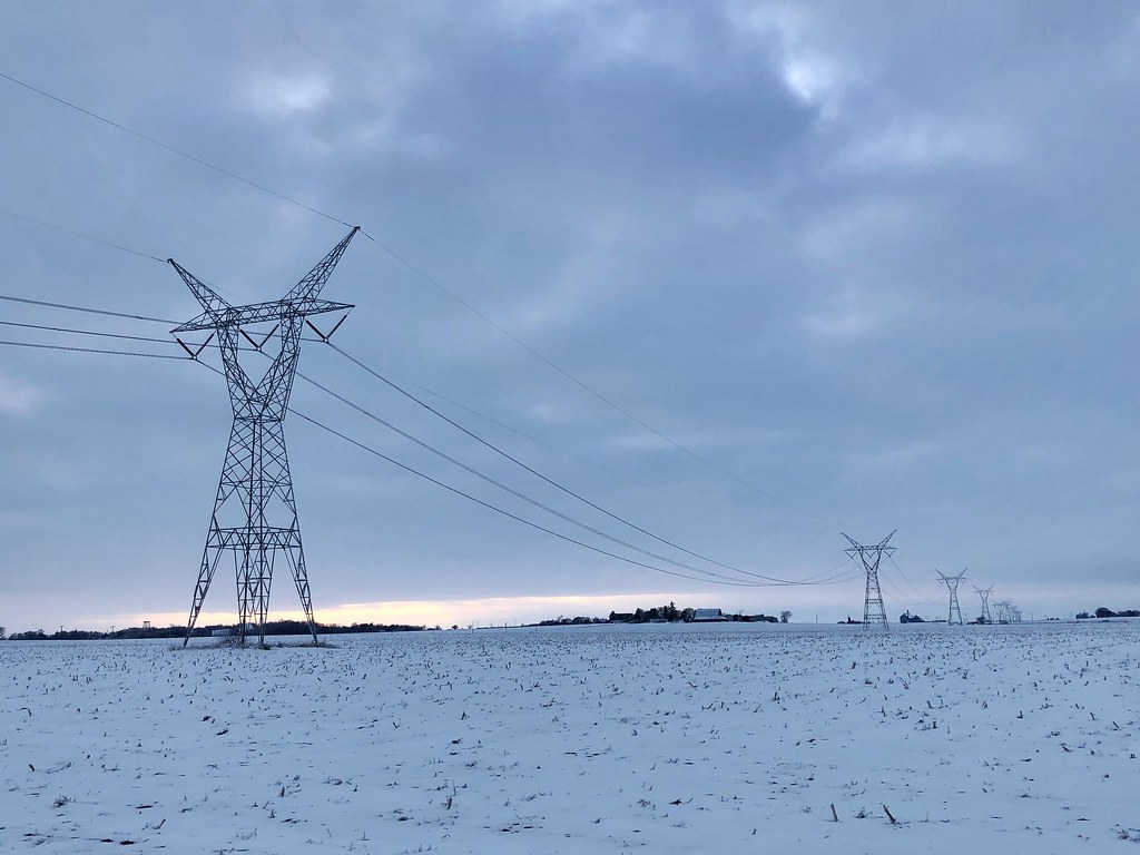 345kV ComEd Line southeast of Dixon, Illinois. Notice thre… Flickr