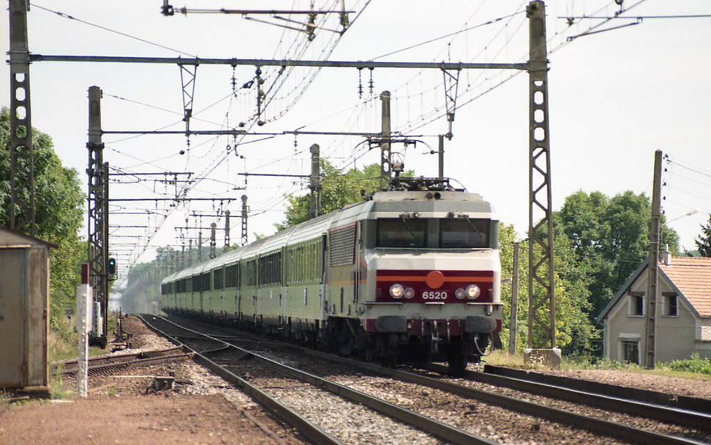 SNCF CC6500 crossing FontainesMercurey station Summer 199… Clement