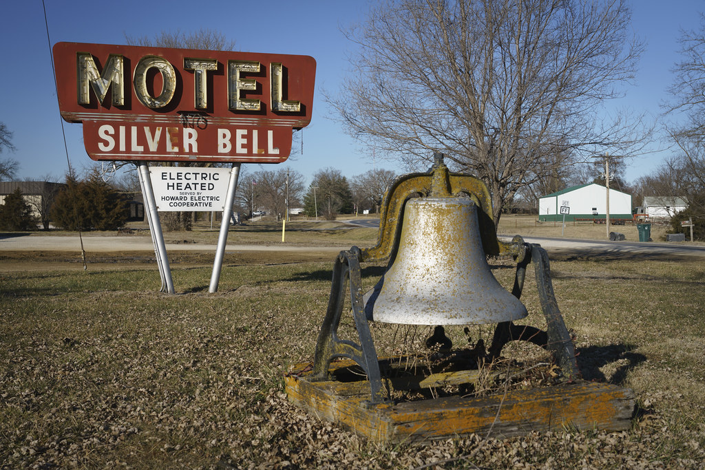 Silver Bell Motel Silver Bell Motel in Fayette, Missouri b… Flickr