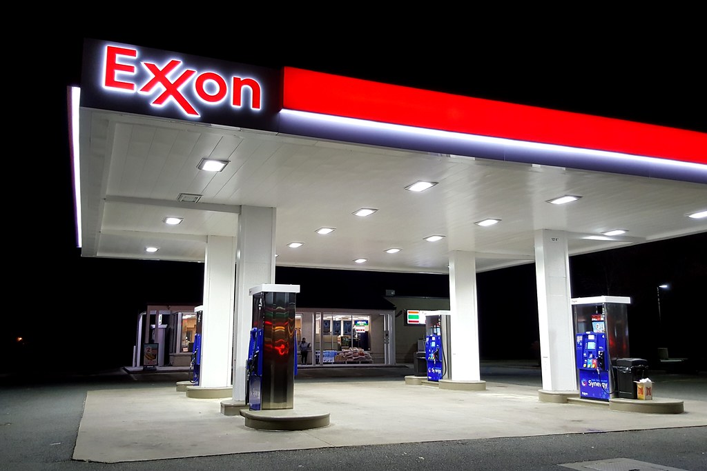 Exxon station in King Virginia [01] Exxon gas stat… Flickr