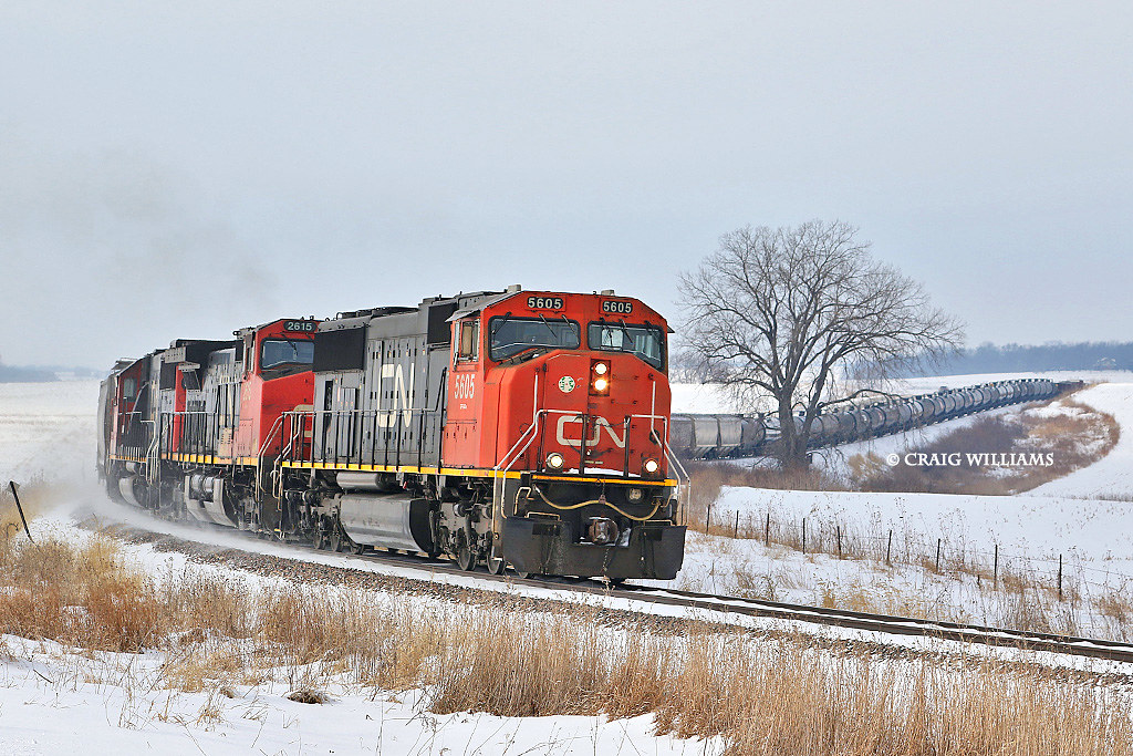 CN 5605 Eastbound M3389124 West of Winthrop IA The daily … Flickr