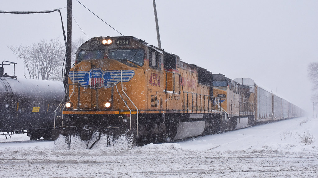 Snowy 70M UP SD70M 4554 leads a auto train west through Do… Flickr