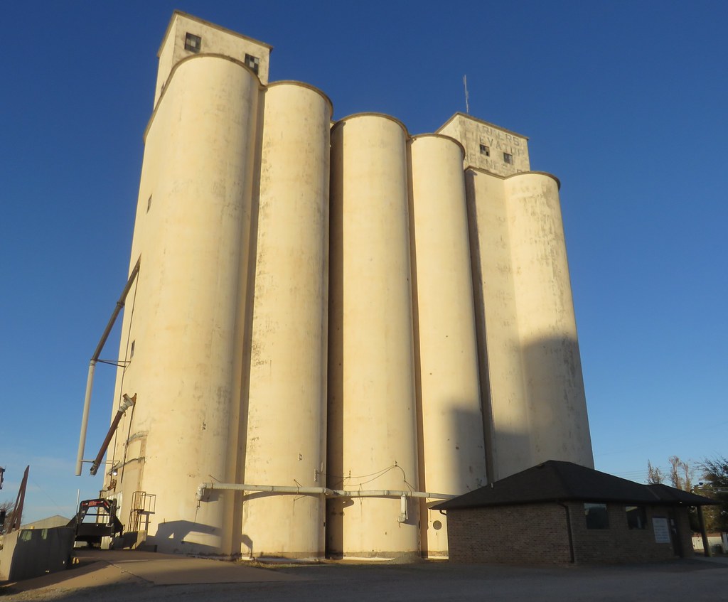 Farmers Coop Elevator (Hennessey, Oklahoma) Built in 1931… Flickr