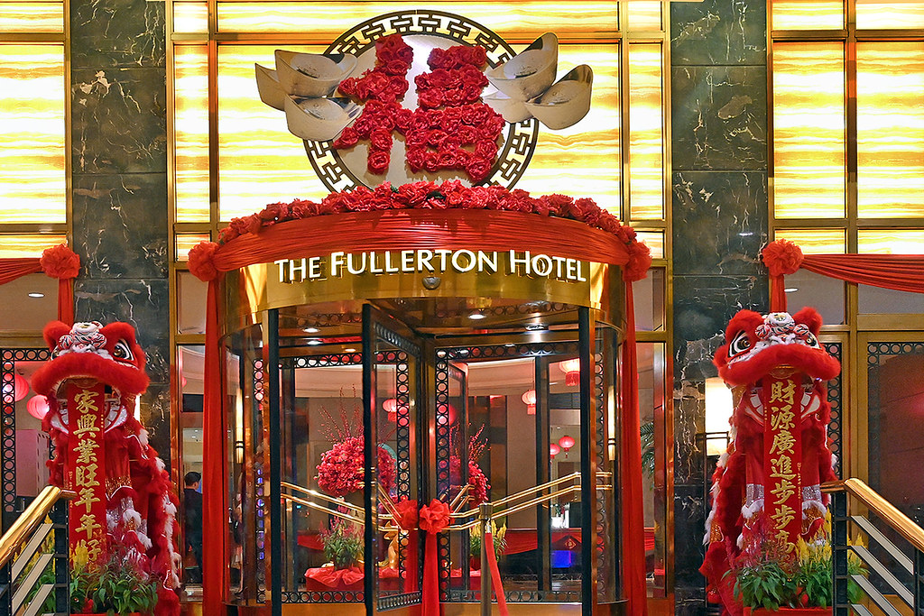 The Fullerton Hotel Decorations lightedup at The Fullerto… Flickr
