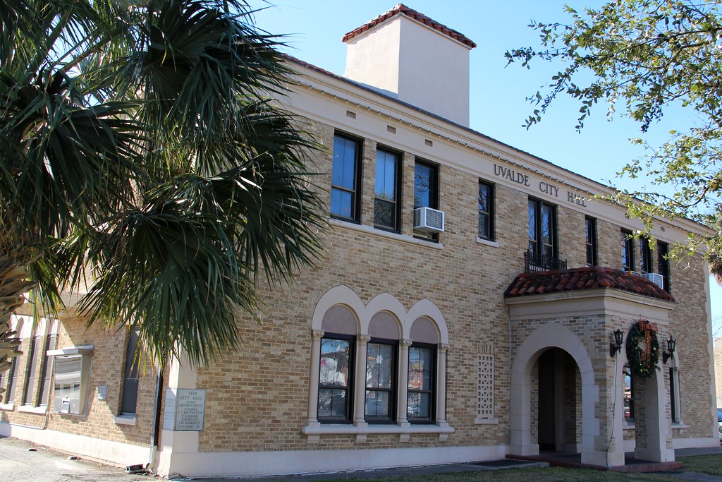 Uvalde City Hall (Uvalde, Texas) Historic 1930 Uvalde City… Flickr