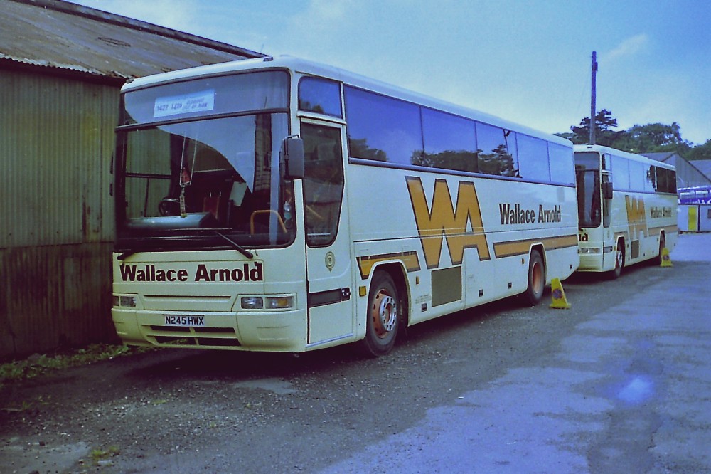 Wallace Arnold N245HWX Volvo B10M62 Plaxton Premiere 350.… Flickr