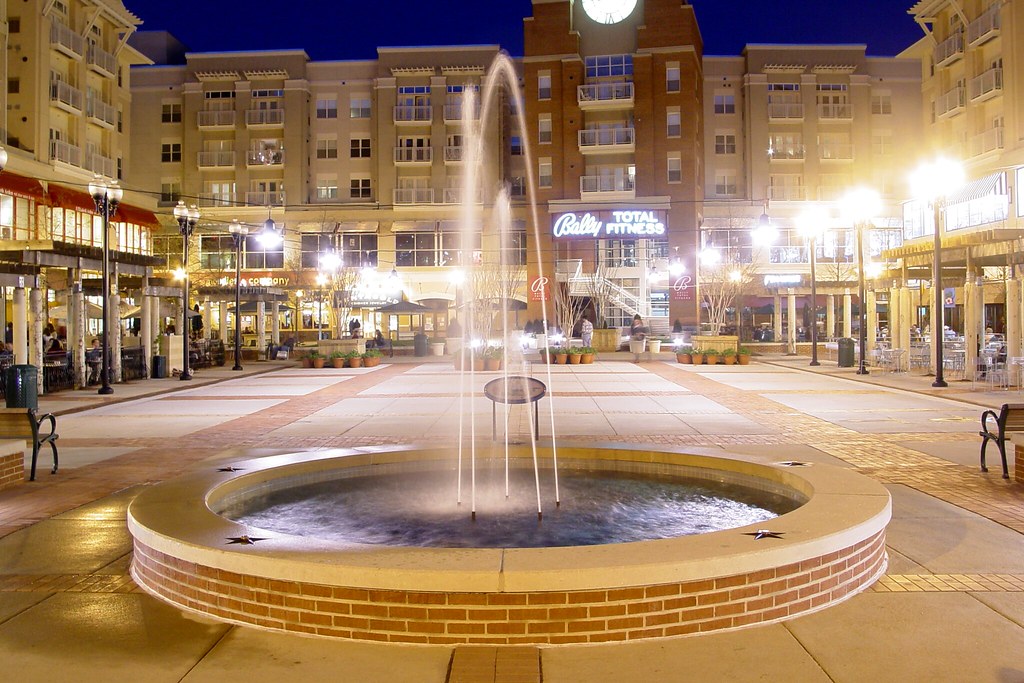 Fountain at Pentagon Row a photo on Flickriver